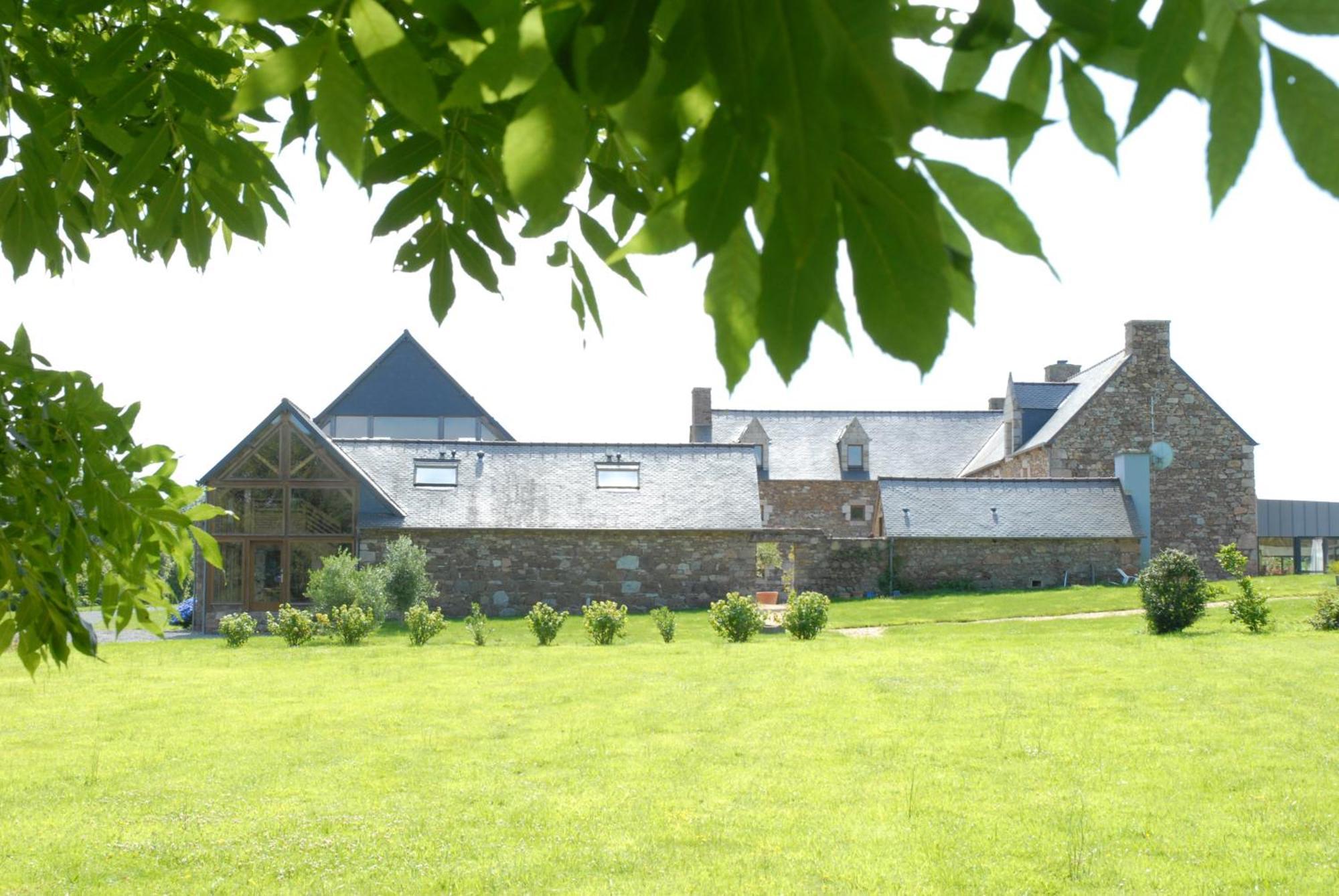 Domaine De Kermodest Hotell Quemper-Guézennec Exteriör bild