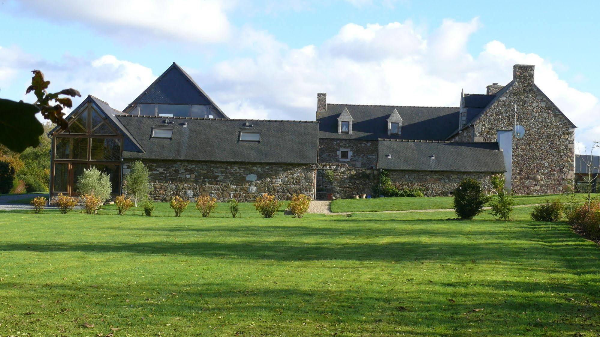 Domaine De Kermodest Hotell Quemper-Guézennec Exteriör bild